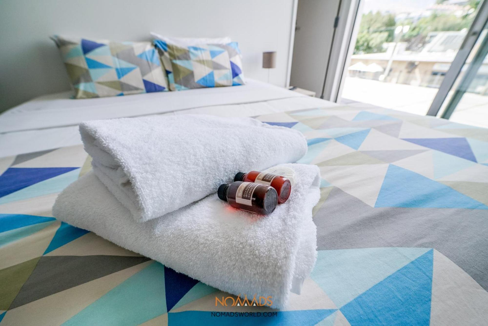 King Room with Ensuite and Shared Balcony - Remarkable Mountain View