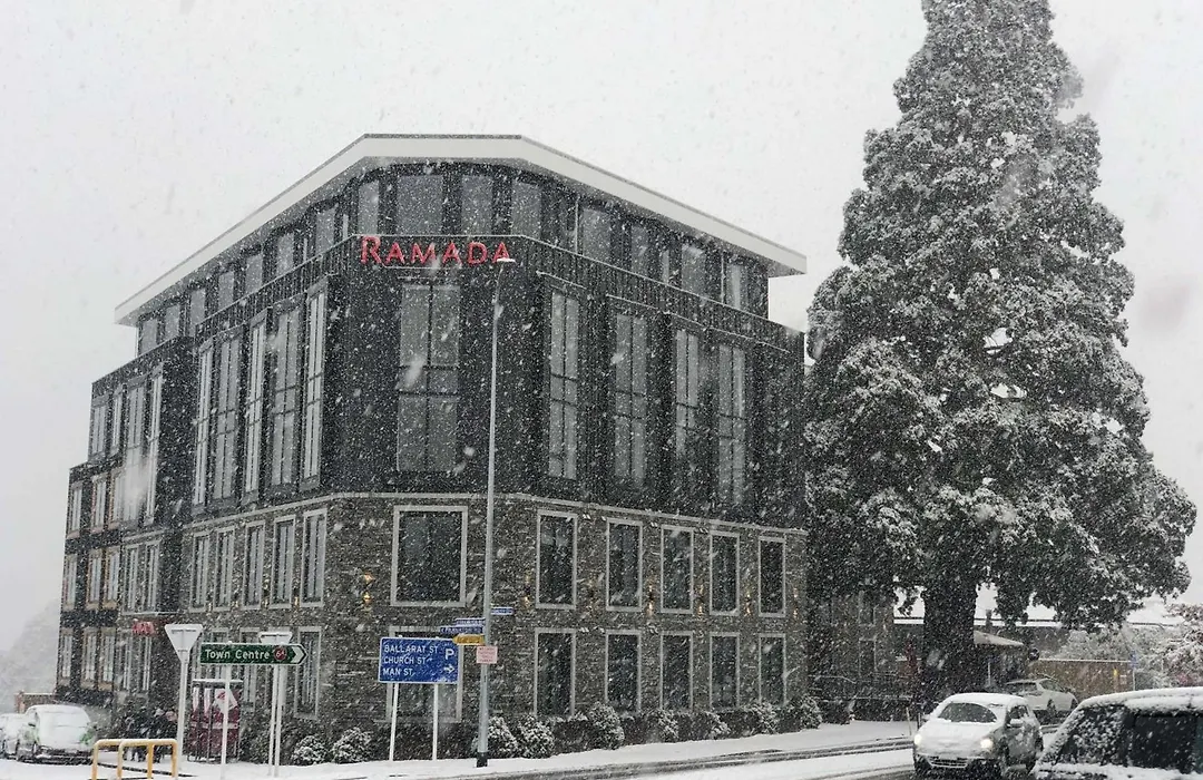 Ramada By Wyndham Queenstown Central-1